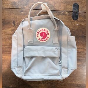 Fjallraven Kånken Mini Backpack in Light Gray/Blue with Pink Logo Accent